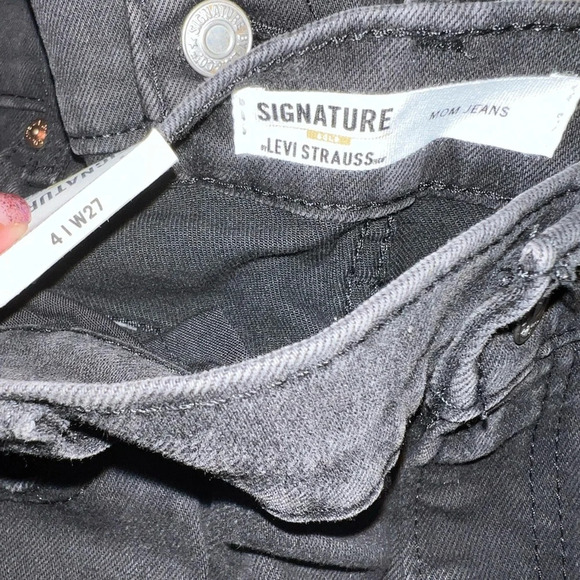 Signature by Levi Strauss Women's 90's Mom Jean Black Torn Distressed Size 4 W27 - Picture 5 of 7